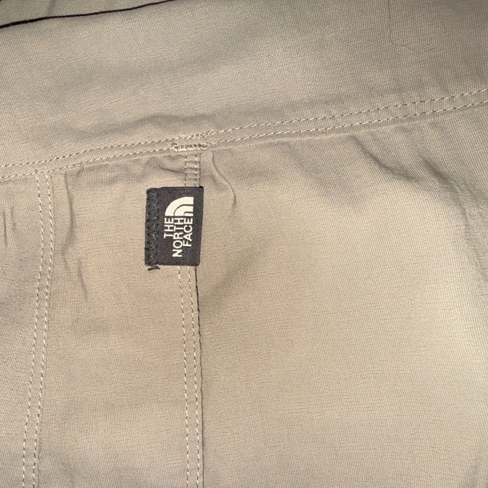 The North Face Hiking Pants Mens 36 Tan Khaki Belted Convertible zip off shorts